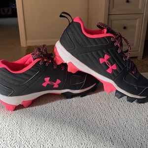 Under Armour soccer cleats size 2Y.  Barely worn.  Great condition!